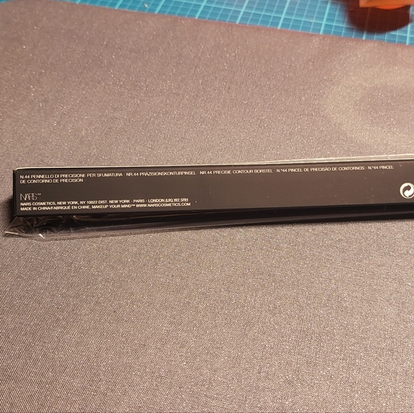 New! NARS #44 Contour Brush - Picture 3 of 4